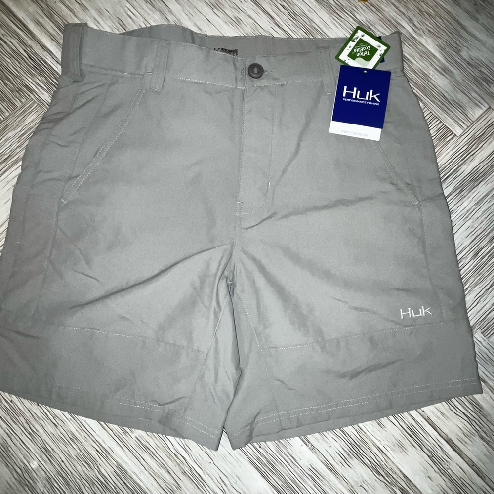 Huk NWT Men's Light Gray Flat Front Shorts